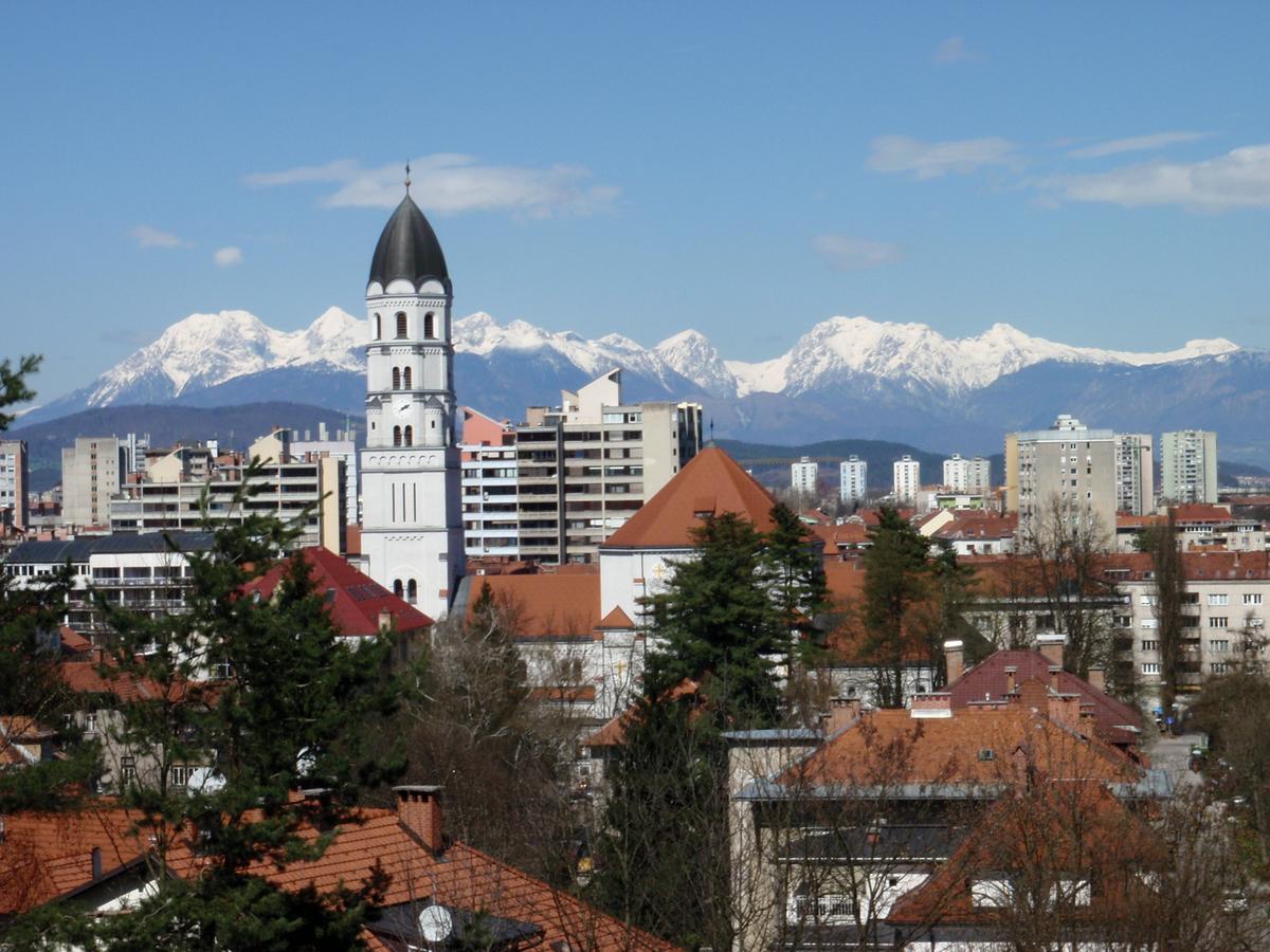 Saint Ignatius Retreat House Bed & Breakfast Ljubljana Bagian luar foto