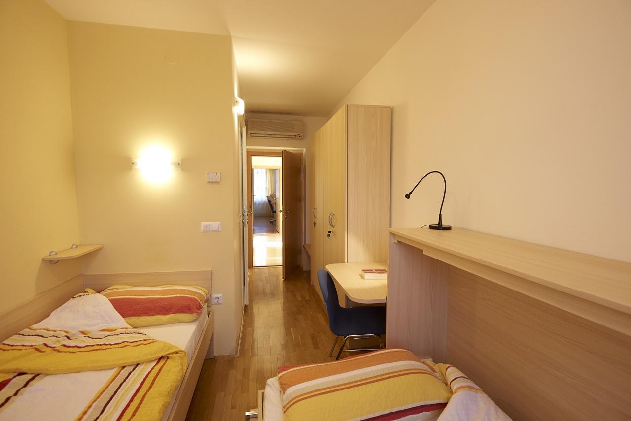 Saint Ignatius Retreat House Bed & Breakfast Ljubljana Bagian luar foto